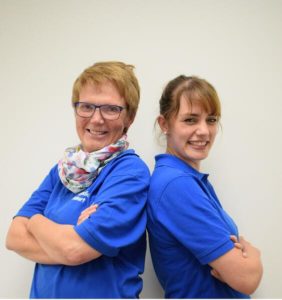 Das Bild zeigt Anja Bergmann und Lisa Robert